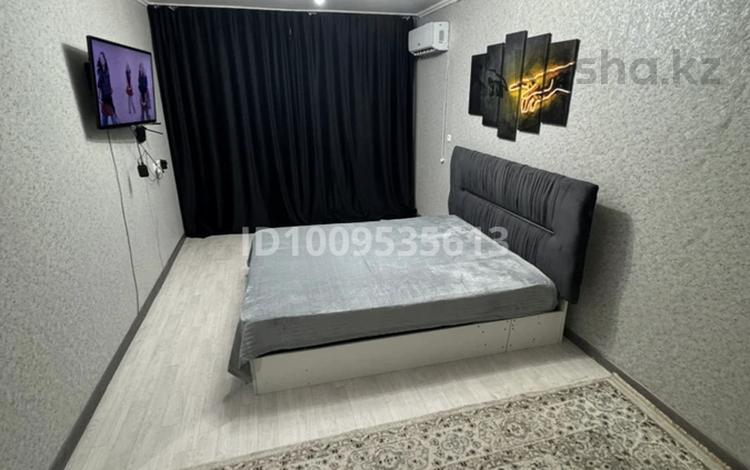 1-комнатная квартира · 45 м² · 4/5 этаж, мкр Кунаева 3 за 2 500 ₸ в Уральске — фото 2