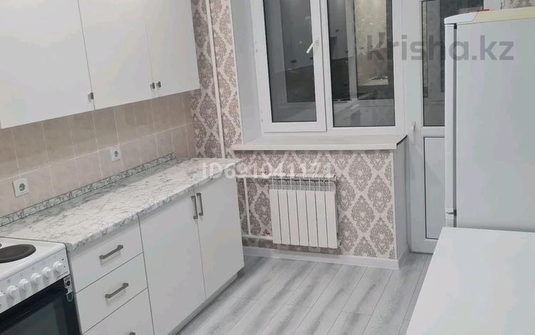 1-комнатная квартира, 40 м², 2/7 этаж помесячно,  Байтурсынова 37 — Жумабаева