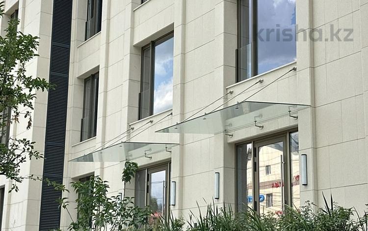 3-комнатная квартира · 130 м² · 2/3 этаж, мкр Курамыс, Кенесары хана 43/7 за 181 млн ₸ в Алматы, Наурызбайский р-н — фото 2