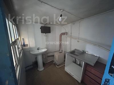 Жеке үй · 2 бөлме · 40 м², Бейбарыс султан 63, бағасы: 60 000 ₸ в Аксае