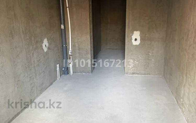 1-бөлмелі пәтер · 48 м² · 2/5 қабат, Алтын орда ш/а., ​Батыс 2 микрорайон 15д к1, бағасы: 23 млн ₸ в Актобе, мкр. Алтын орда — фото 2