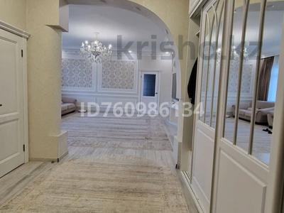 Отдельный дом · 8 комнат · 400 м² · 20 сот., Малая Садовая за 80 млн 〒 в Караганде, Алихана Бокейханова р-н