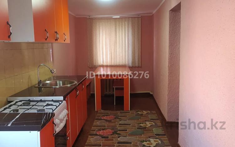 Отдельный дом · 2 комнаты · 75 м², мкр Жеруйык 10 за 150 000 〒 в Атырау — фото 2
