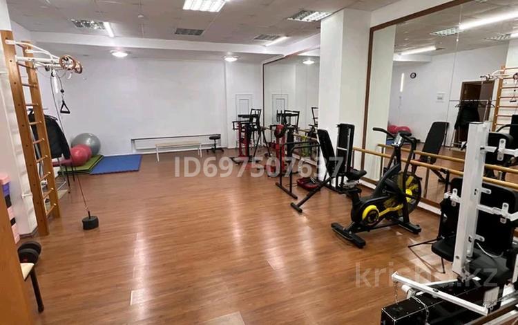 Свободное назначение, офисы, магазины и бутики, салоны красоты, фитнес и спорт, медцентры и аптеки, образование, развлечения, конференц-залы, кабинеты и рабочие места, студии · 63.3 м² за 3 500 〒 в Астане, Сарыарка р-н — фото 31
