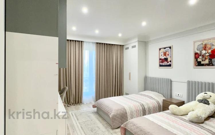 3-бөлмелі пәтер · 135 м² · 4/7 қабат, Мкр. Мирас 157/3, бағасы: 155 млн ₸ в Алматы, Бостандыкский р-н — фото 2