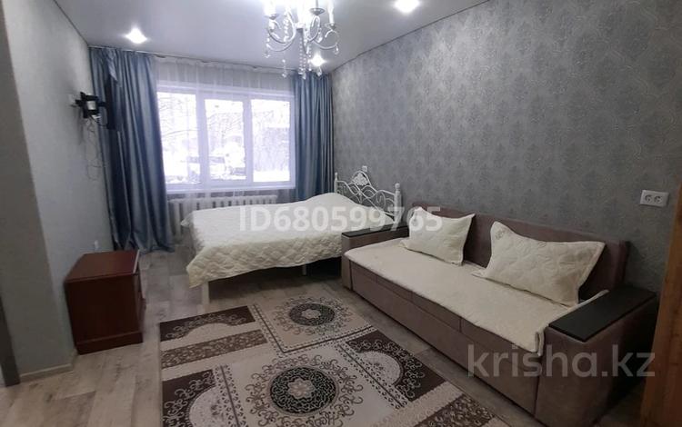1-комнатная квартира · 43 м² · 1/5 этаж, Назарбаева 29/2 за 12 000 ₸ в Усть-Каменогорске — фото 2