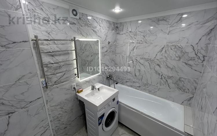 2-комнатная квартира · 63 м² · 3/6 этаж, мкр Болашак 129д за 180 000 ₸ в Актобе — фото 2