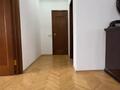 4-комнатная квартира, 130 м², 4/5 этаж помесячно, Валиханова — Жамбыла за 550 000 〒 в Алматы, Медеуский р-н — фото 14