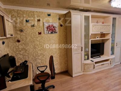 2-комнатная квартира, 45 м², 2/5 этаж, Пришахтинск, 23мик-он 16 за 13.6 млн 〒 в Караганде, Алихана Бокейханова р-н