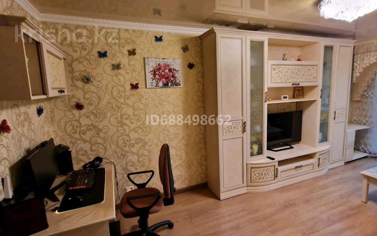 2-комнатная квартира, 45 м², 2/5 этаж, Пришахтинск, 23мик-он 16 за 13.6 млн 〒 в Караганде, Алихана Бокейханова р-н — фото 2