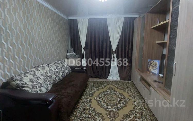 2-комнатная квартира, 50 м², 2/2 этаж, Жомартбаева — 8 линия за 9 млн 〒 в Семее — фото 2