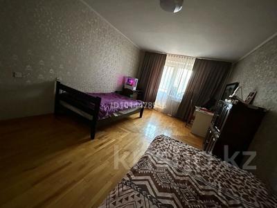 4 комнаты · 100 м² · 4/5 этаж, Кабанбай Батыра 66 за 130 000 ₸ в Алматы, Медеуский р-н