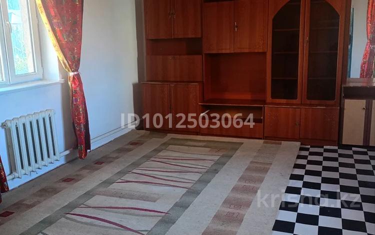 Үйдің бір бөлігі · 3 бөлме · 60 м², Берденова б/н, бағасы: 50 000 ₸ в  — фото 2