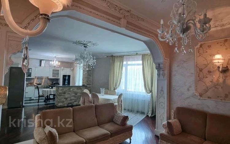 3-бөлмелі пәтер, 150 м², 8/9 қабат ай сайын, Достык — Омарова, бағасы: 500 000 〒 в Алматы, Медеуский р-н — фото 2