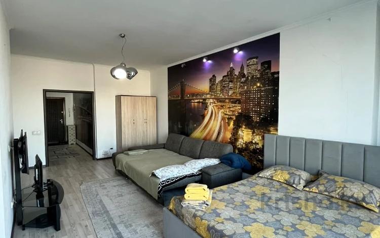 1-бөлмелі пәтер · 55 м² · 15/20 қабат, Брусиловского, бағасы: 35 млн ₸ в Алматы, Алмалинский р-н — фото 2