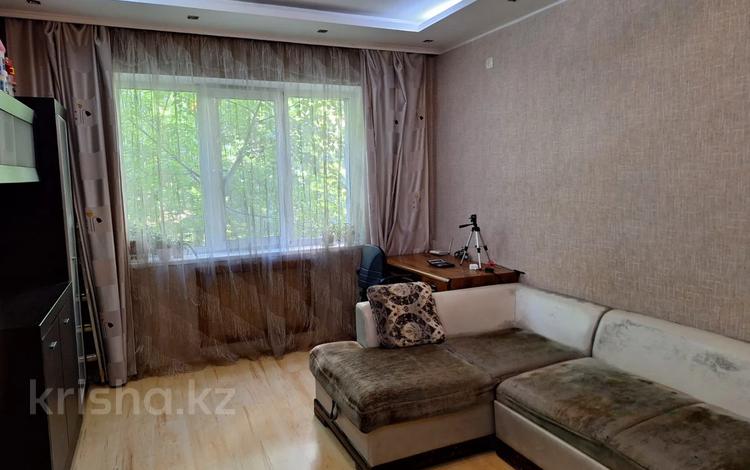 2-комнатная квартира, 56 м², 2/5 этаж помесячно, мкр Аксай-4 за 200 000 〒 в Алматы, Ауэзовский р-н — фото 2