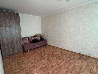 1-комнатная квартира, 31 м², 5/5 этаж, толстого за 9.9 млн 〒 в Уральске