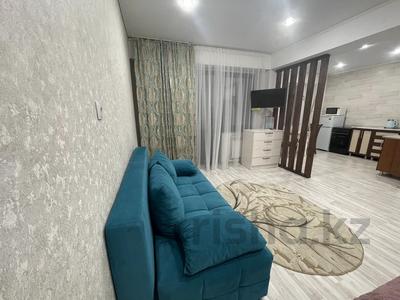 1-бөлмелі пәтер, 40 м², 5/10 қабат тәулігіне, улица Кабанбай батыра 152/2, бағасы: 12 000 〒 в Усть-Каменогорске