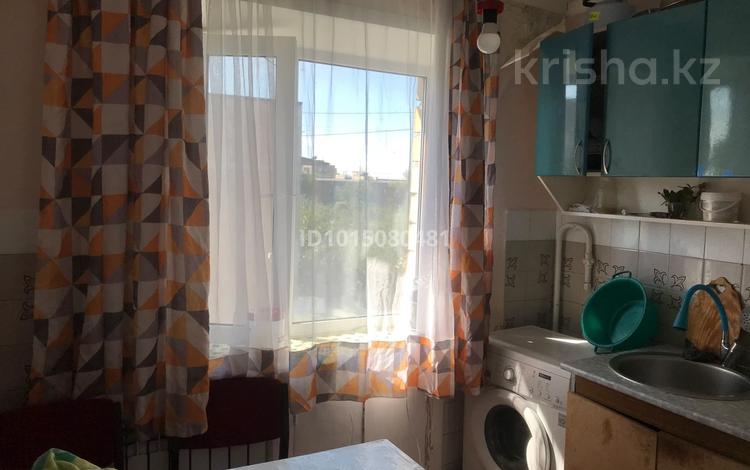 2-бөлмелі пәтер · 39.4 м² · 5/5 қабат, 14-шағынаудан 4, бағасы: 8 млн ₸ в Караганде, Алихана Бокейханова р-н — фото 2