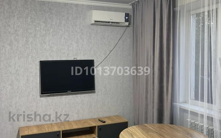 2-бөлмелі пәтер · 42 м² · 4/10 қабат, мкр Аксай-1 11/9, бағасы: 250 000 ₸ в Алматы, Ауэзовский р-н — фото 2