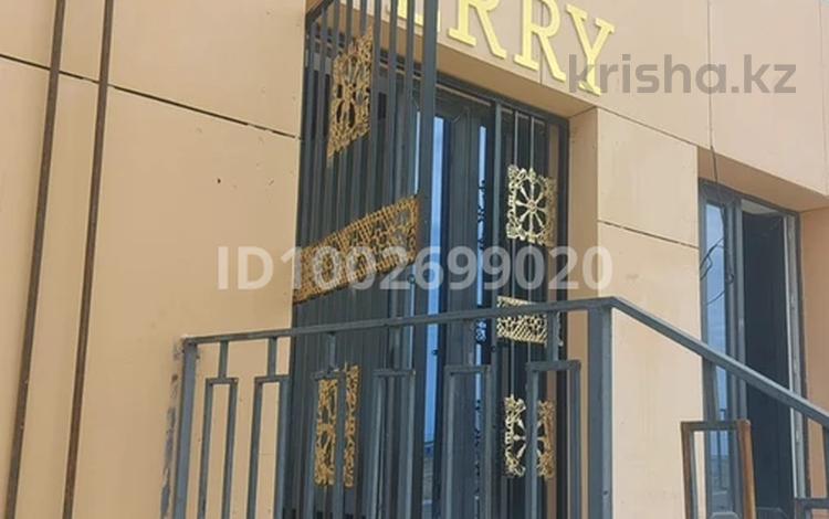Свободное назначение, офисы, магазины и бутики, салоны красоты, фитнес и спорт, медцентры и аптеки, образование, развлечения, кабинеты и рабочие места, студии · 140 м² за 350 000 ₸ в Актау, 39-й мкр — фото 8