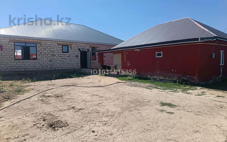 Отдельный дом · 4 комнаты · 250 м² · 10 сот., жилой массив Бауырластар, Шопан ата 25 — 66 школ дың арты Алихан магазиннин көрші за 20 млн ₸ в Актобе — фото 6