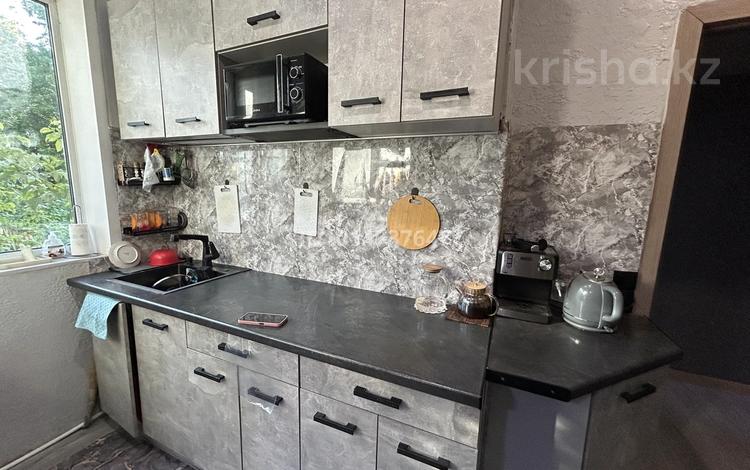 4-бөлмелі пәтер · 80 м² · 1/2 қабат, Саратовская 7 — 13 школа, бағасы: 10 млн ₸ в  — фото 2