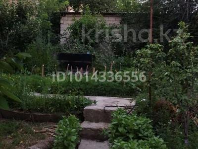 Жеке үй · 4 бөлме · 100 м² · 8 жүзд., Заводская 14 — ..Үлкен үйде кең зал және 3 бөлме бар. Аулада екі бөлмелі времянка (ас үй және бөлме) орналасқан. Сонымен қатар монша, душ бар. Үйдің ауласында шағын бау-бақша, жеміс ағаштары өседі. Үй жайлы, кең және отбасымен тұруға қолайлы., бағасы: 20 млн ₸ в Састобе