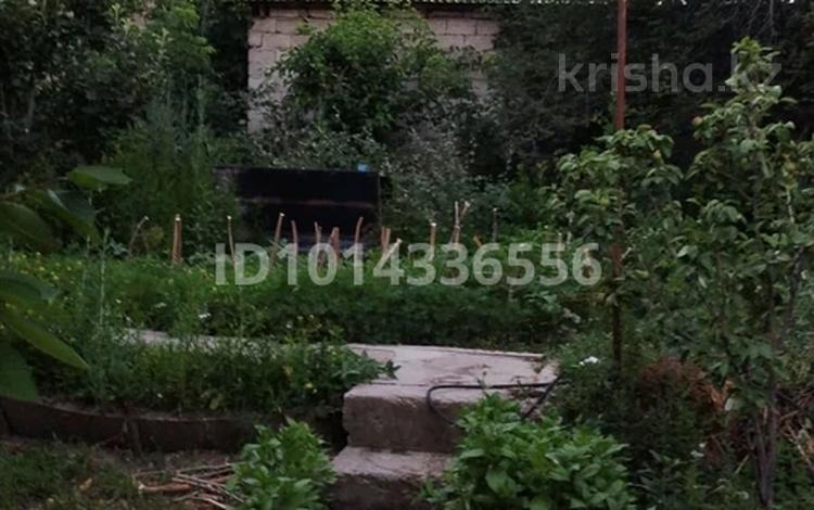 Отдельный дом · 4 комнаты · 100 м² · 8 сот., Заводская 14 — ..Үлкен үйде кең зал және 3 бөлме бар. Аулада екі бөлмелі времянка (ас үй және бөлме) орналасқан. Сонымен қатар монша, душ бар. Үйдің ауласында шағын бау-бақша, жеміс ағаштары өседі. Үй жайлы, кең және отбасымен тұруға қолайлы. за 20 млн ₸ в Састобе — фото 2