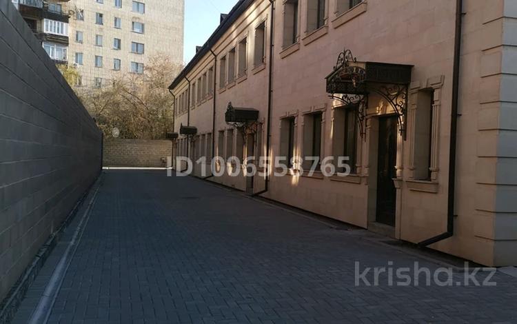 6-комнатная квартира · 210 м², мкр Новый Город 2Б — Комиссарова за 85 млн ₸ в Караганде, Казыбек би р-н — фото 17