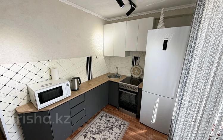 2-комнатная квартира · 45 м² · 2/5 этаж, Ауэзова 71 за 12 000 ₸ в Аксу — фото 2