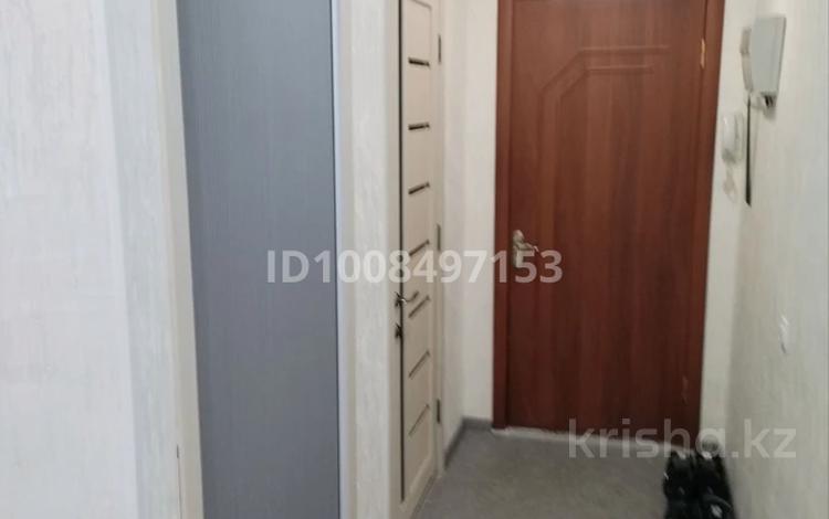 3-бөлмелі пәтер · 55.7 м² · 3/5 қабат, Пришахтинск, Ишимская 62, бағасы: 10.5 млн ₸ в Караганде, Алихана Бокейханова р-н — фото 2