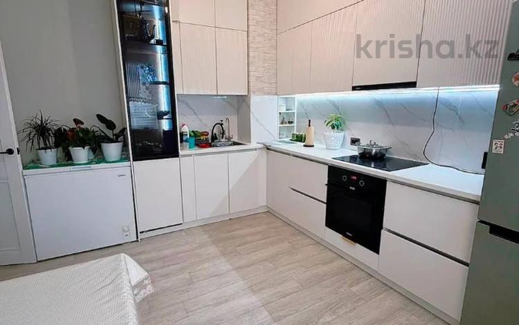 3-комнатная квартира · 80 м² · 9/10 этаж, мкр Юго-Восток, Шахтеров 70 за 32 млн ₸ в Караганде, Казыбек би р-н — фото 3