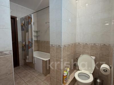 2-комнатная квартира · 50 м² · 2/5 этаж, Кабанбай батыра 165 за 300 000 ₸ в Алматы, Алмалинский р-н