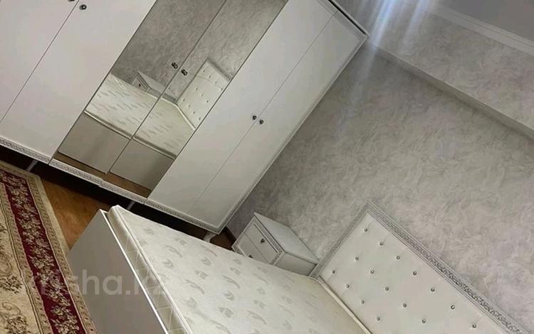 3-комнатная квартира, 100 м², 5/5 этаж помесячно, 4-переулок Қапал 2в за 170 000 〒 в Таразе — фото 2