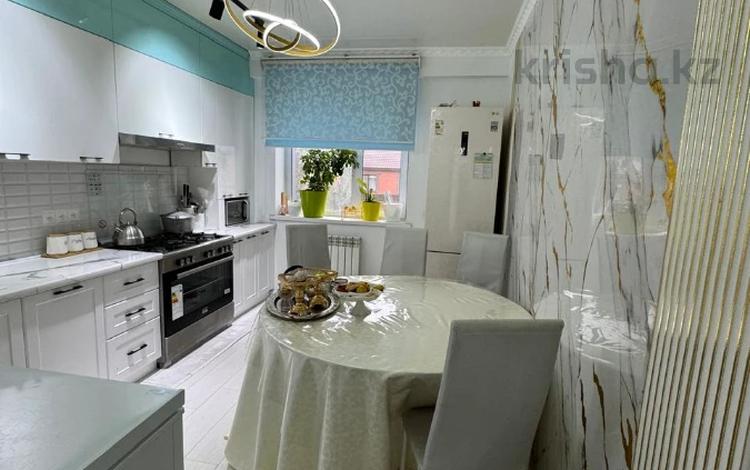 3-бөлмелі пәтер · 94 м² · 1/5 қабат, Алтын орда ш/а., бағасы: 32 млн ₸ в Актобе, мкр. Алтын орда — фото 4