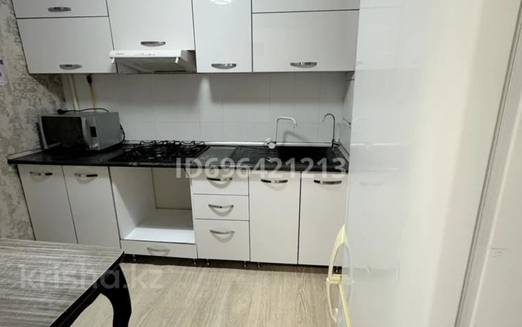 2-бөлмелі пәтер, 56 м², 2/7 қабат тәулік бойы, 7-й мкр 8, бағасы: 10 000 〒 в Актау, 7-й мкр — фото 3