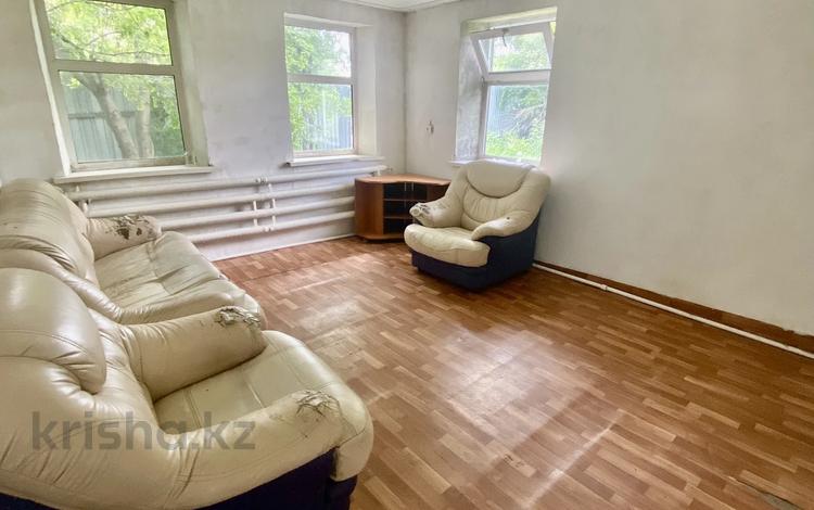 Отдельный дом · 3 комнаты · 70.4 м² · 7.7 сот., Ауэзова 168 — Маг.Удача за 9 млн 〒 в Щучинске — фото 2