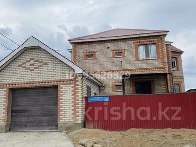 Отдельный дом · 5 комнат · 418 м², улица Амандосова 17 за 1 млн 〒 в Атырау, мкр Привокзальный-5