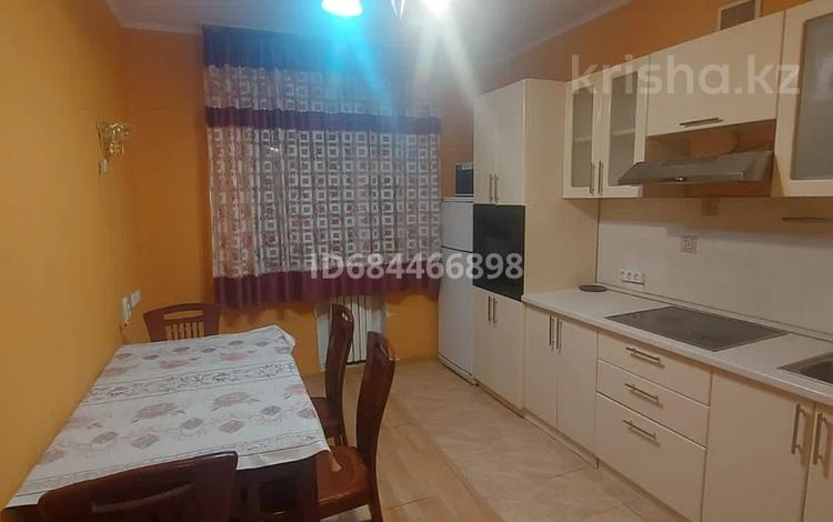 2-комнатная квартира, 76 м², 2/9 этаж помесячно, Сейфуллина 3