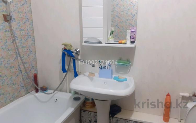 1-бөлмелі пәтер · 46 м² · 1/4 қабат, Пр.космонавтов 24, бағасы: 9 млн ₸ в Рудном — фото 2