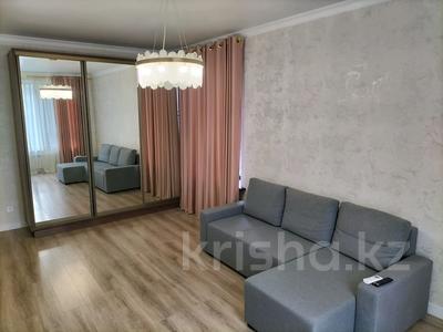 2-бөлмелі пәтер, 55 м², 3/12 қабат ай сайын, Кармысова 84 — Курмангазы, бағасы: 400 000 〒 в Алматы, Медеуский р-н