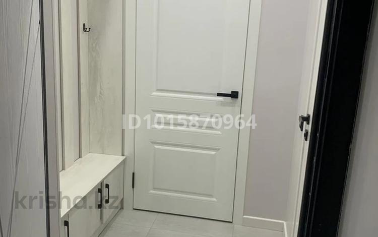 2-комнатная квартира · 40 м² · 2/9 этаж, мкр Кокжиек 6 за 150 000 ₸ в Алматы, Жетысуский р-н — фото 2