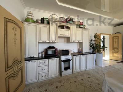 Отдельный дом · 4 комнаты · 196 м² · 8 сот., Желтоксан 81 за 85 млн 〒 в Абае