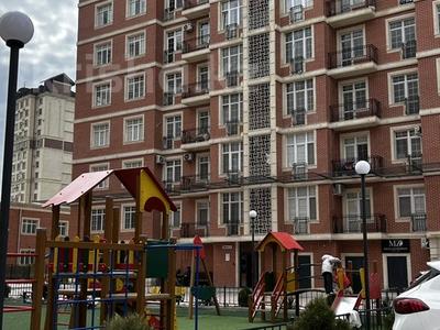 4-бөлмелі пәтер · 165 м² · 8/9 қабат, 17-й мкр 25, бағасы: 74.5 млн ₸ в Актау
