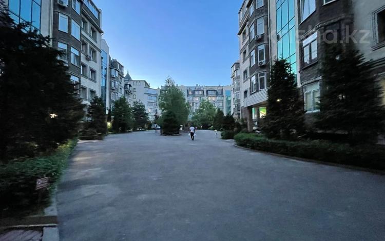 3-комнатная квартира, 210 м², 6/6 этаж, Есенберлина за 94.5 млн 〒 в Алматы, Медеуский р-н — фото 2