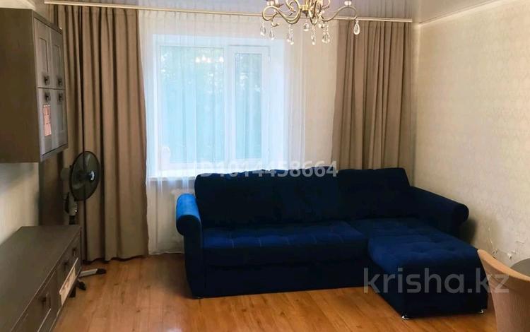 3-комнатная квартира · 59.5 м² · 1/5 этаж, мкр Городской Аэропорт Космонавтов 143 за 20 млн ₸ в Караганде, Казыбек би р-н — фото 2