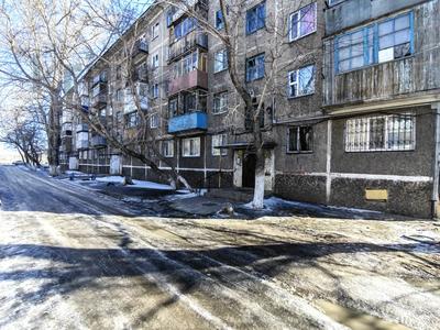 2-комнатная квартира, 43 м², 2/5 этаж, Майкудук, Майкудук, 12й микрорайон 12 за 8.5 млн 〒 в Караганде, Алихана Бокейханова р-н