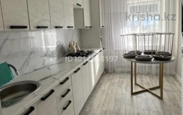 2-комнатная квартира · 60 м² · 7/9 этаж, мкр. Алтын орда 16 — Перед НИШ за 180 000 ₸ в Актобе — фото 3