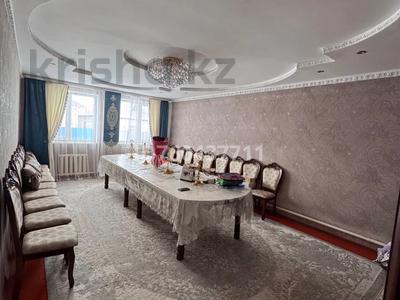 Отдельный дом · 5 комнат · 195 м² · 10 сот., Жумабаев 11 за 15 млн 〒 в 